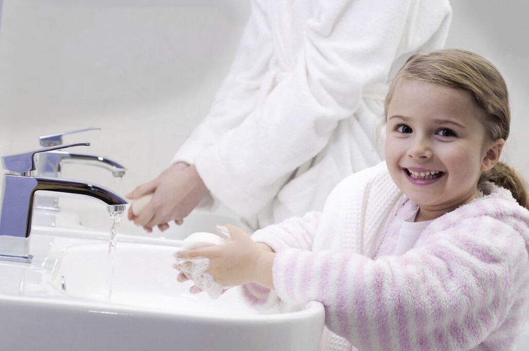 Lavarse las manos para prevenir la infección por gusanos