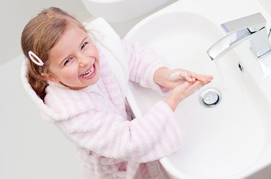 Para protegerse de la infección con gusanos, debe lavarse las manos. 